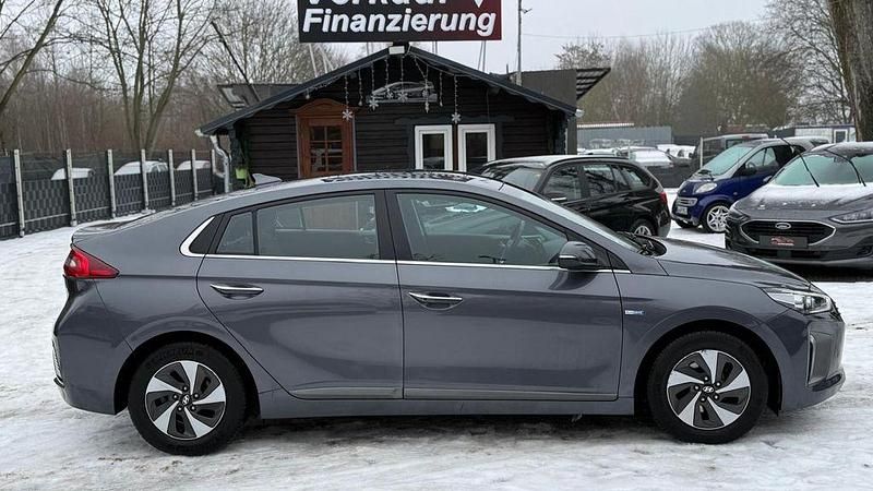 Gebraucht Hyundai Ioniq GO! 105 PS (77 kW) 2017 Grau Kleinwagen