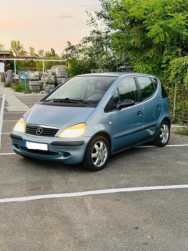 Blau Gebraucht 2002 Mercedes A160 Kleinwagen | 2.200 € (Etwas zu teuer) - Bild 1/4