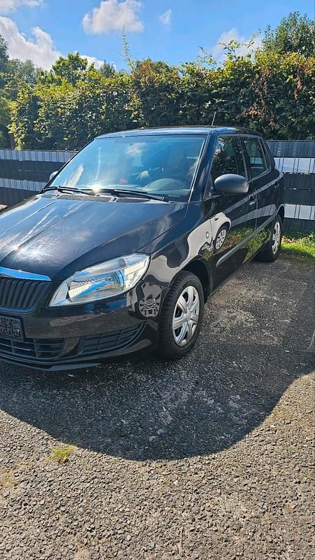 Schwarz Gebraucht 2012 Skoda Fabia Limousine | 2.750 € (Guter Preis) - Bild 1/4