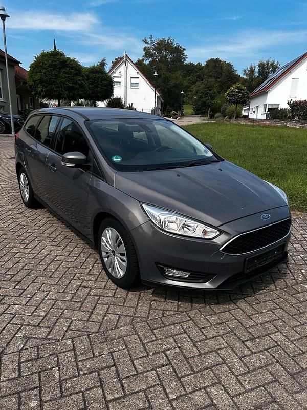 Andere farben Gebraucht 2016 Ford Focus Kombi | 5.800 € (Fairer Preis) - Bild 1/4