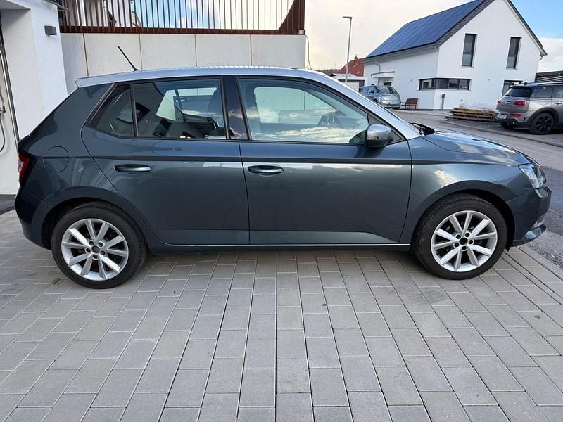 Gebraucht Skoda Fabia Ambition 90 PS (66 kW) 2014 Grau Limousine