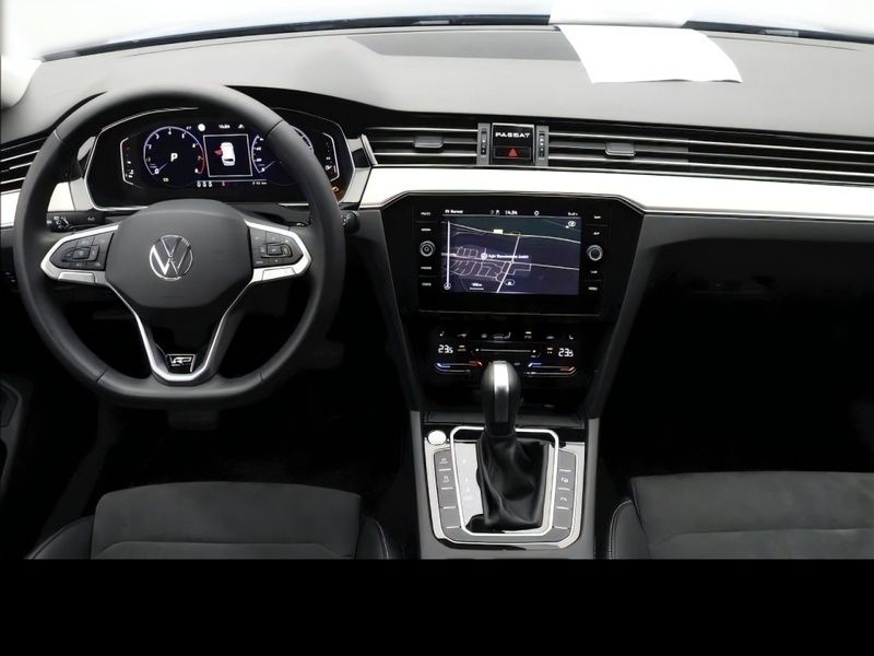 Gebraucht VW Passat Elegance 150 PS (110 kW) 2023 Blau Kombi