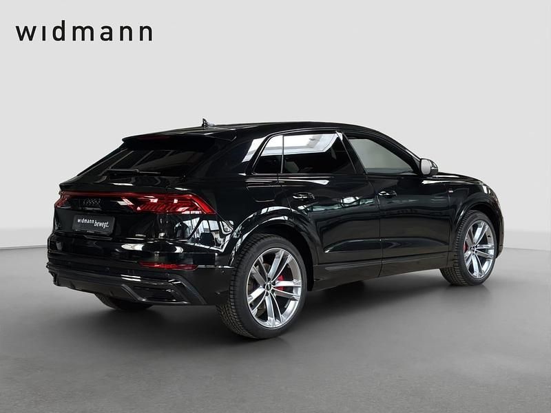 Gebraucht Audi Q8 Competition 330 PS (242 kW) 2023 Mythosschwarz metallic SUV
