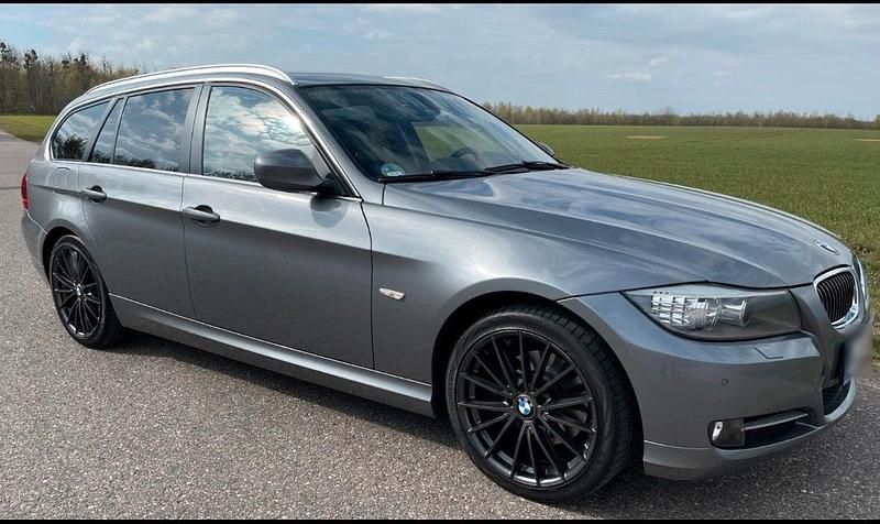 Gebraucht BMW 320 184 PS (135 kW) 2011 Grau Kombi