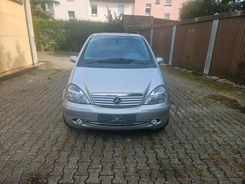 Silber Gebraucht 2003 Mercedes A190 Kleinwagen | 895 € - Bild 1/4