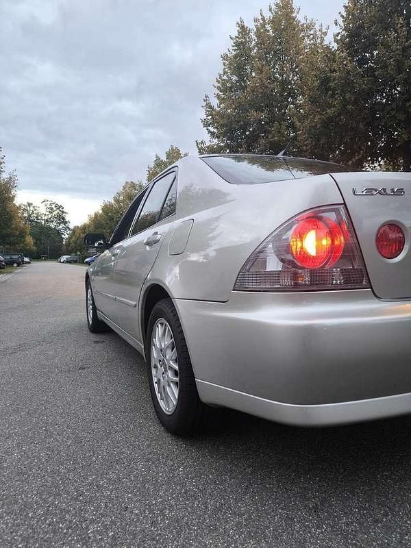 Gebraucht Lexus IS200 155 PS (114 kW) 2005 Silber Limousine