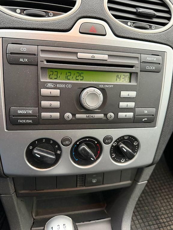 Gebraucht Ford Focus Trend 101 PS (74 kW) 2006 Grau Limousine