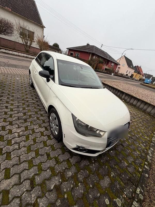 Weiß Gebraucht 2010 Audi A1 Attraction Kleinwagen | 3.400 € (Guter Preis) - Bild 1/4