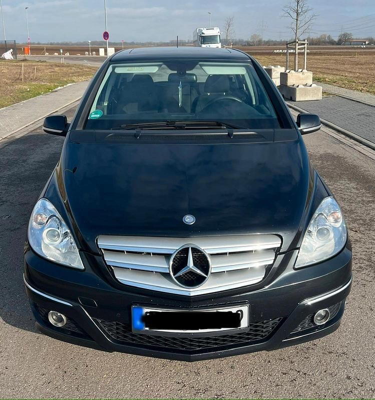 Gebraucht Mercedes B200 135 PS (99 kW) 2010 Schwarz Van / Kleinbus