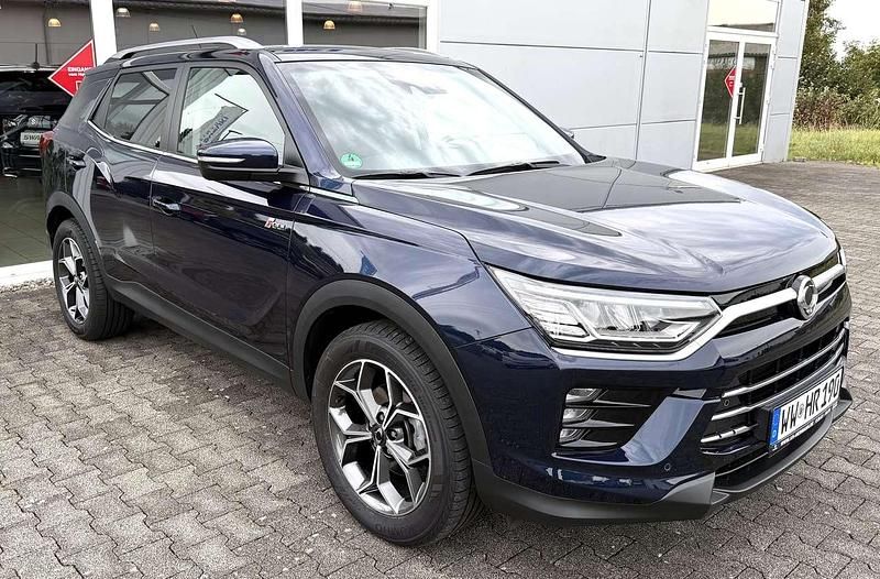 Dandy blue metallic Gebraucht 2023 Ssangyong (KGM) Korando SUV | 25.880 € (Teuer) - Bild 1/4