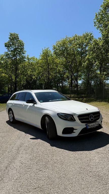 Second-hand Mercedes E220 AMG line 194 CP (142 kW) 2017 Alb Berlinǎ
