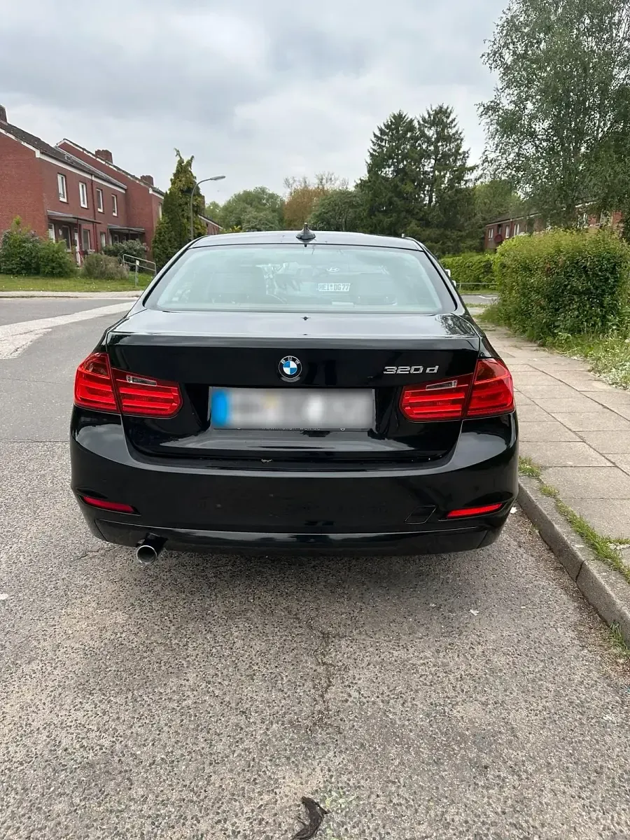 Używany BMW 320 184 KM (135 kW) 2012 Czarny Sedan/Limuzyna