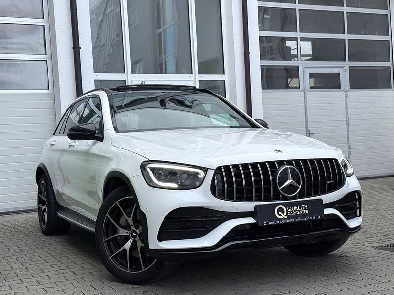 Weiß Gebraucht 2021 Mercedes GLC300 AMG SUV | 46.990 € (Etwas zu teuer) - Bild 1/4