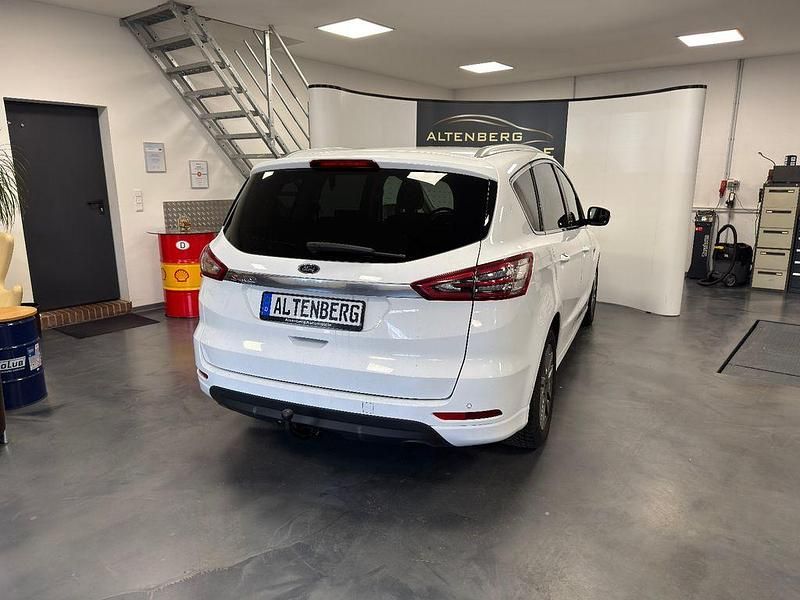 Gebraucht Ford S-MAX Titanium 166 PS (122 kW) 2017 Weiß Van / Kleinbus