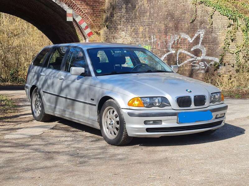 Silber Gebraucht 2001 BMW 320 Kombi | 6.890 € - Bild 1/4