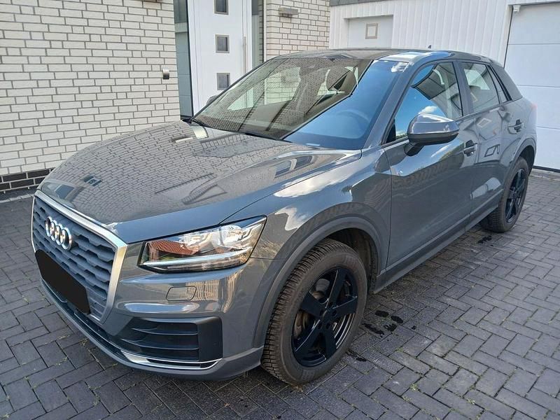 Grau Gebraucht 2018 Audi Q2 Comfort SUV | 18.900 € (Guter Preis) - Bild 1/4