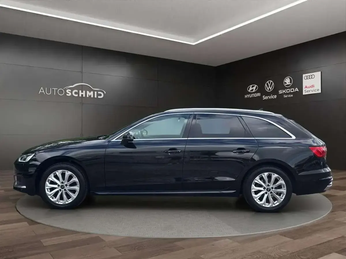 Gebraucht Audi A4 163 PS (119 kW) 2023 Mythosschwarz metallic Kombi