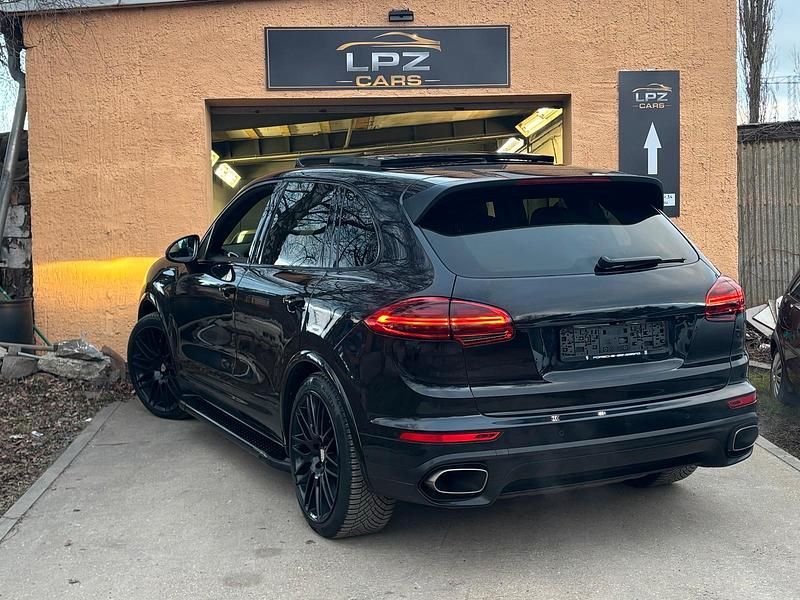 Second-hand Porsche Cayenne 300 CP (220 kW) 2015 Negru SUV