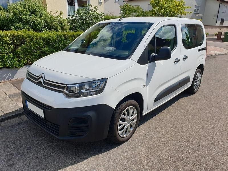 Weiß Gebraucht 2021 Citroën Berlingo Live Van / Kleinbus | 18.500 € (Etwas zu teuer) - Bild 1/4
