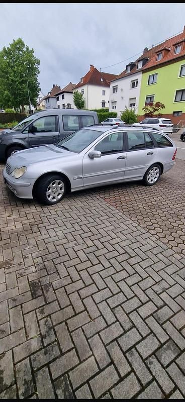 Grau Gebraucht 2005 Mercedes C220 Kombi | 3.000 € (Fairer Preis) - Bild 1/4