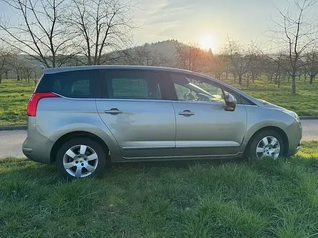 Gebraucht Peugeot 5008 Business-Line 111 PS (81 kW) 2012 Silber Van / Kleinbus