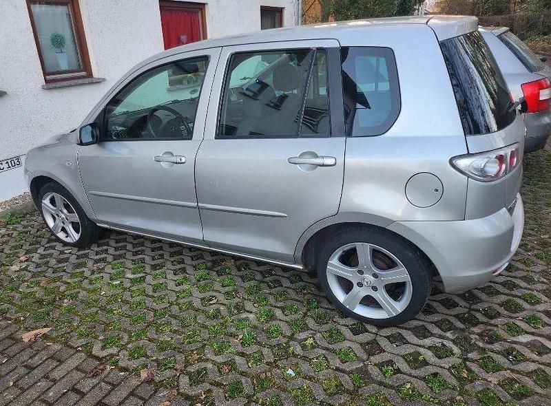 Gebraucht Mazda 2 80 PS (58 kW) 2006 Silber Kleinwagen