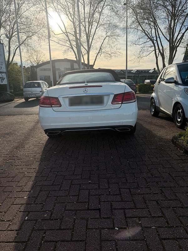 Gebraucht Mercedes E200 AMG 184 PS (135 kW) 2014 Weiß Cabrio