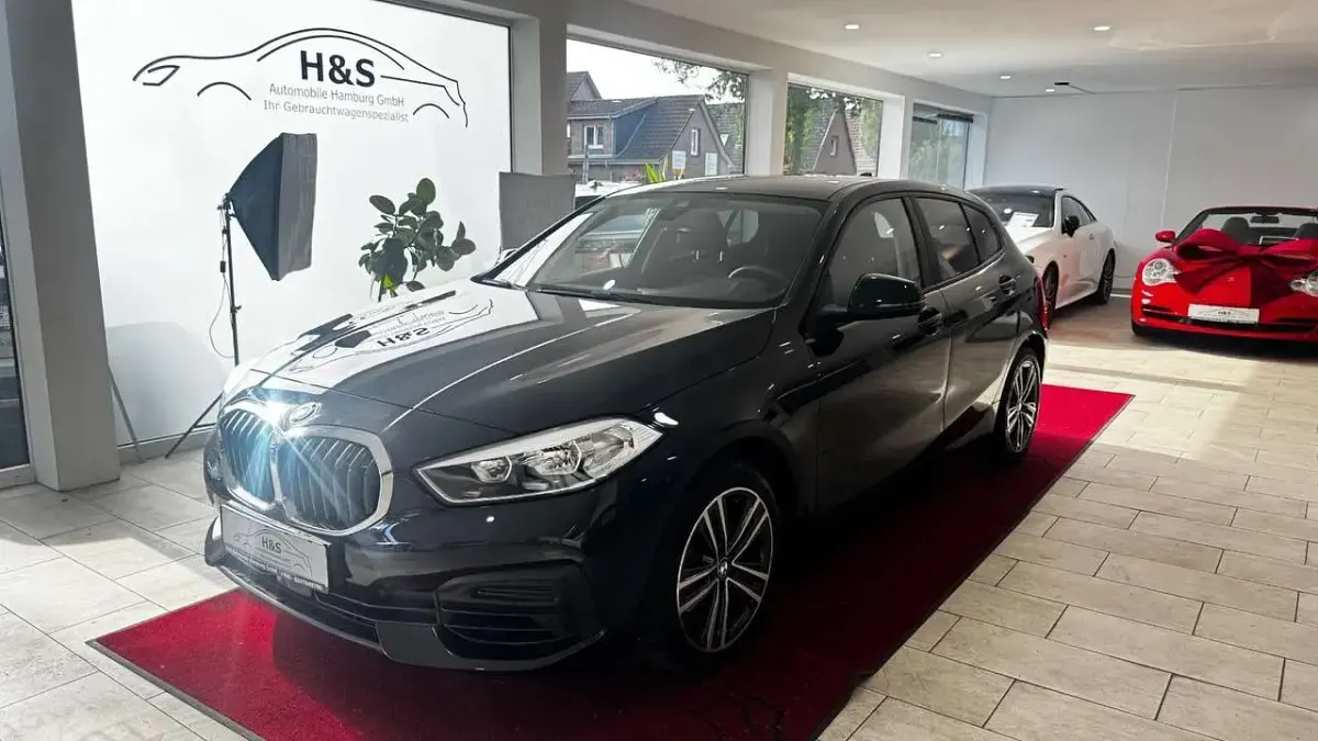 Gebraucht BMW 118 Advantage 140 PS (102 kW) 2020 Black sapphire Kleinwagen