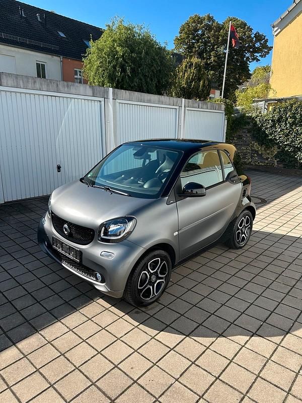 Grau Gebraucht 2016 Smart ForTwo Coupé Kleinwagen | 10.500 € (Teuer) - Bild 1/4