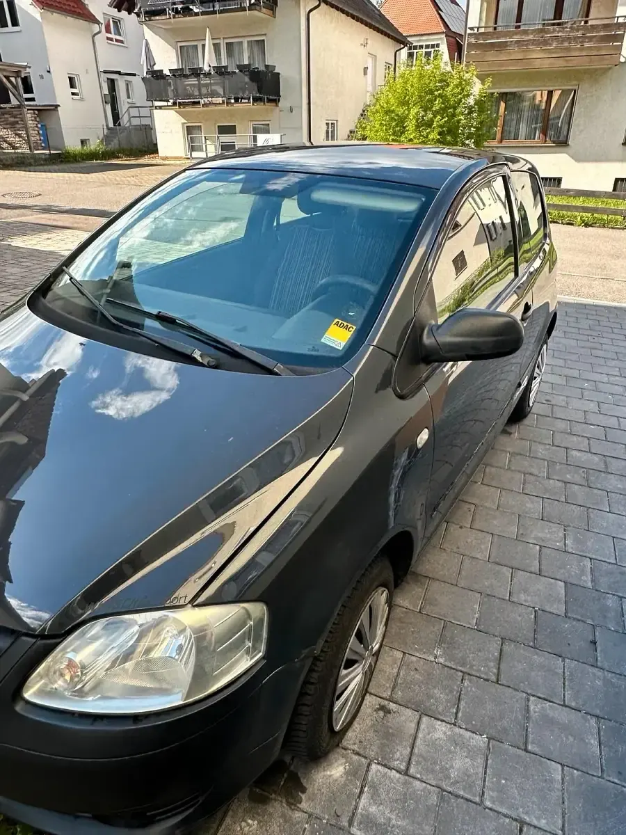 Gebraucht VW Fox 98 PS (72 kW) 2006 Grau Kleinwagen