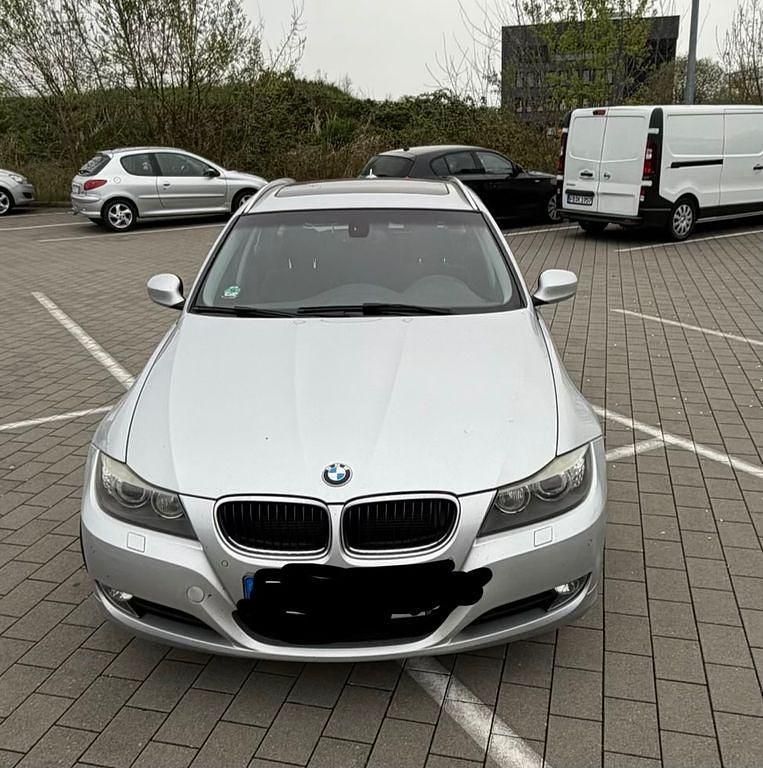 Gebraucht BMW 318 143 PS (105 kW) 2011 Silber Kombi