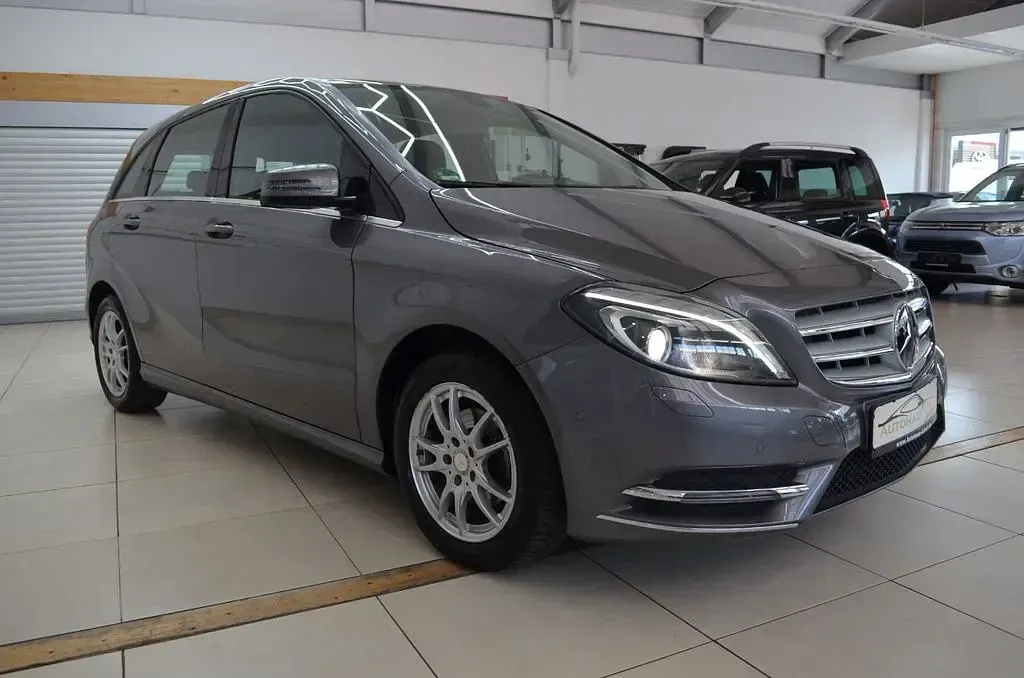 Gebraucht Mercedes B180 122 PS (89 kW) 2013 Grau Kleinwagen