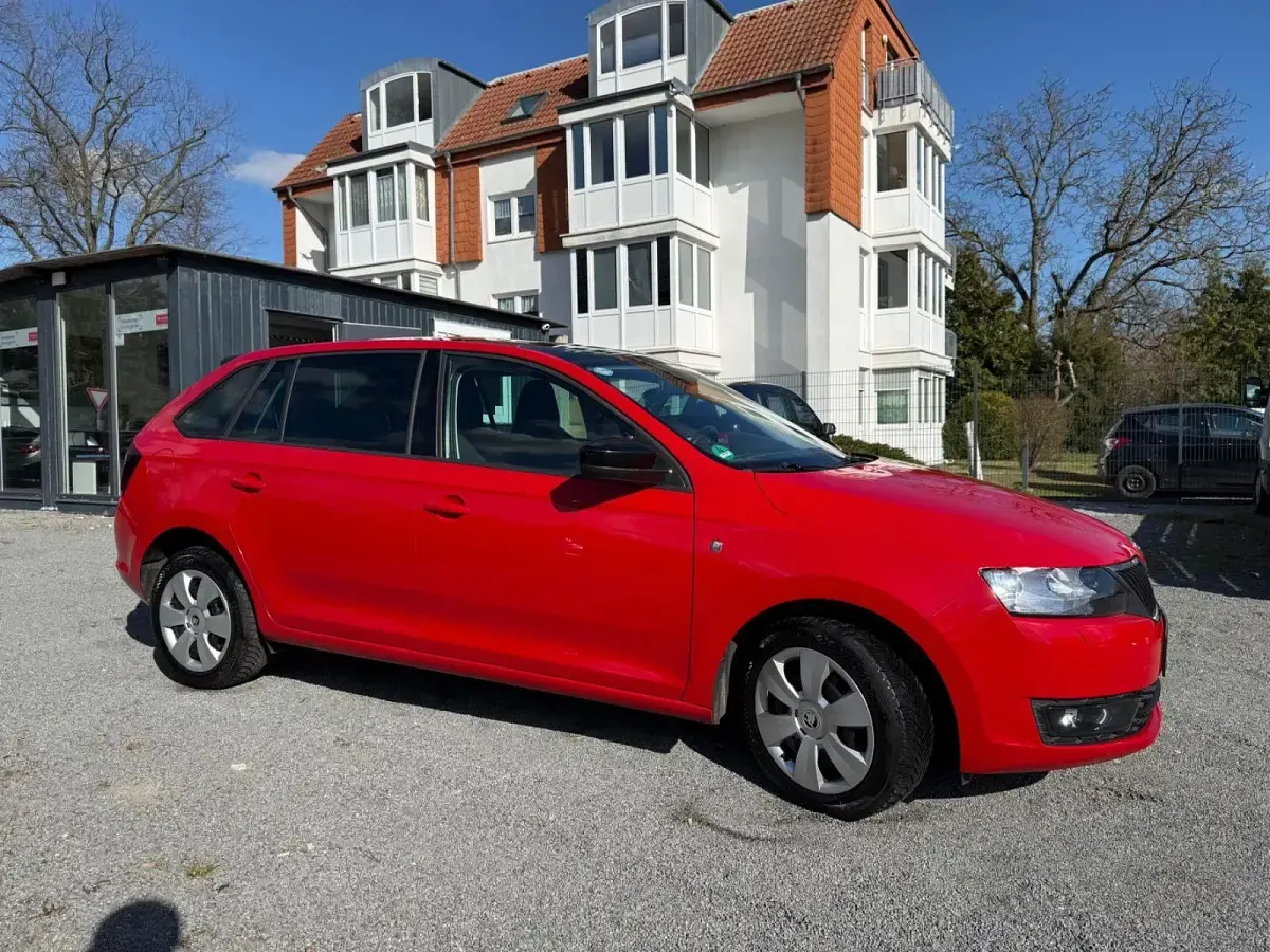 Gebraucht Skoda Rapid 105 PS (77 kW) 2015 Rot Kleinwagen