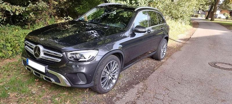 Schwarz Gebraucht 2019 Mercedes GLC300 Exclusive SUV | 38.600 € (Teuer) - Bild 1/4