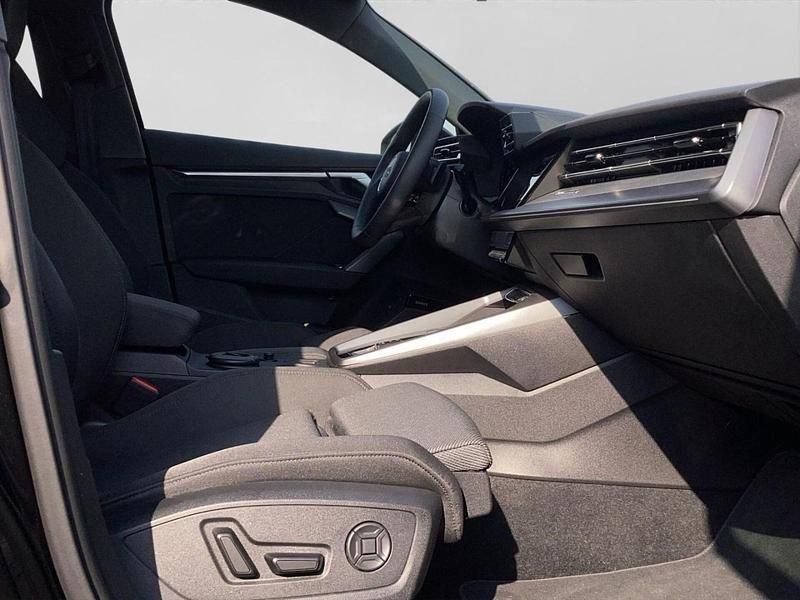 Gebraucht Audi A3 Sportback e-tron Ambiente 204 PS (150 kW) 2025 Mythosschwarz metallic Kleinwagen