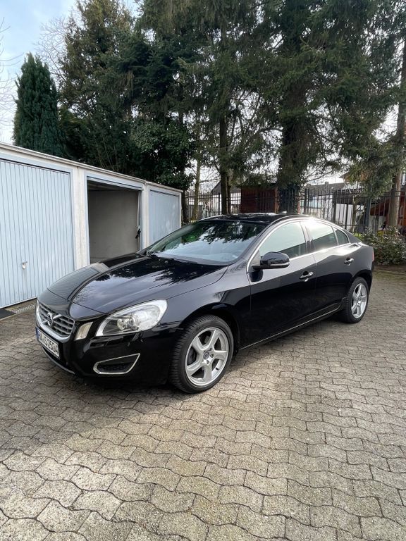 Schwarz Gebraucht 2010 Volvo S60 Summum Limousine | 12.990 € (Etwas zu teuer) - Bild 1/4