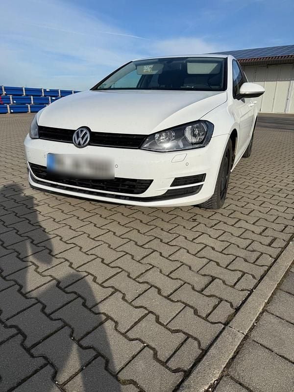 Weiß Gebraucht 2014 VW Golf Edition Limousine | 11.900 € (Fairer Preis) - Bild 1/4