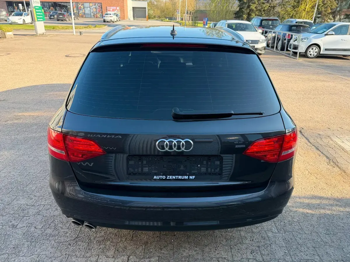 Gebraucht Audi A4 Attraction 190 PS (139 kW) 2015 Grau Kombi