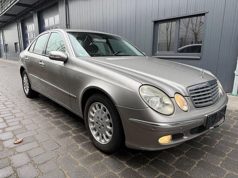 Gebraucht Mercedes E270 176 PS (129 kW) 2002 Grau Limousine