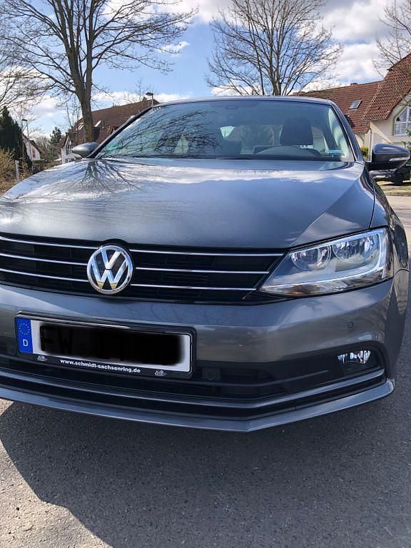 Gebraucht VW Jetta 150 PS (110 kW) 2015 Grau Limousine