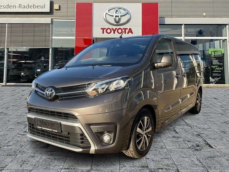 Dark grey Gebraucht 2022 Toyota Proace Verso Team Kombi | 33.990 € (Fairer Preis) - Bild 1/3