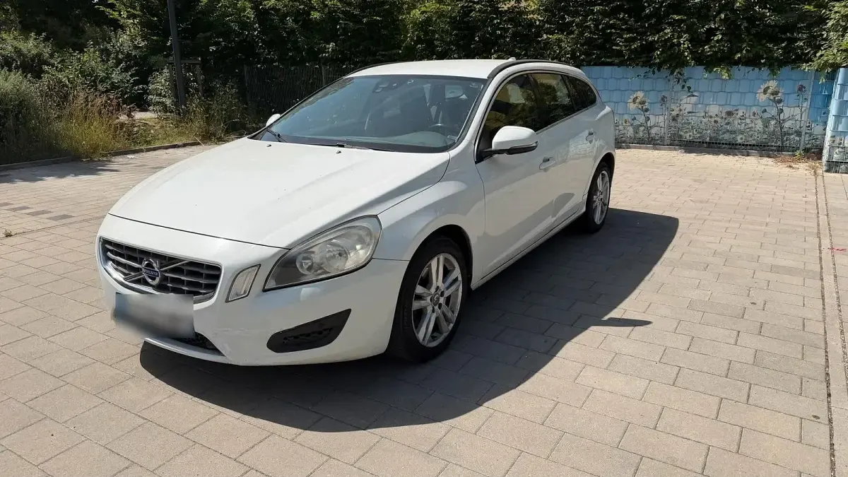 Gebraucht Volvo V60 163 PS (119 kW) 2013 Weiß Kombi