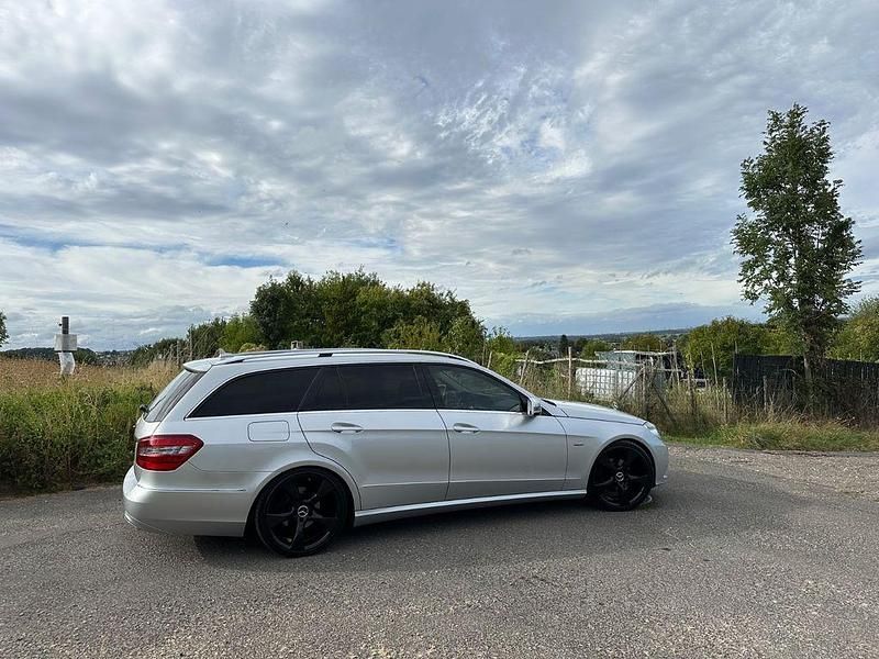 Gebraucht Mercedes E220 Avantgarde 170 PS (125 kW) 2012 Silber Kombi