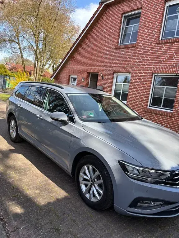 Gebraucht VW Passat Business 122 PS (89 kW) 2022 Grau Kombi