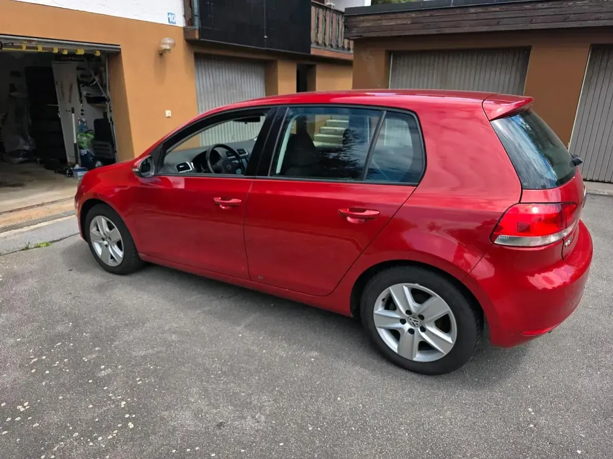 Gebraucht VW Golf VI 122 PS (89 kW) 2009 Rot Kleinwagen