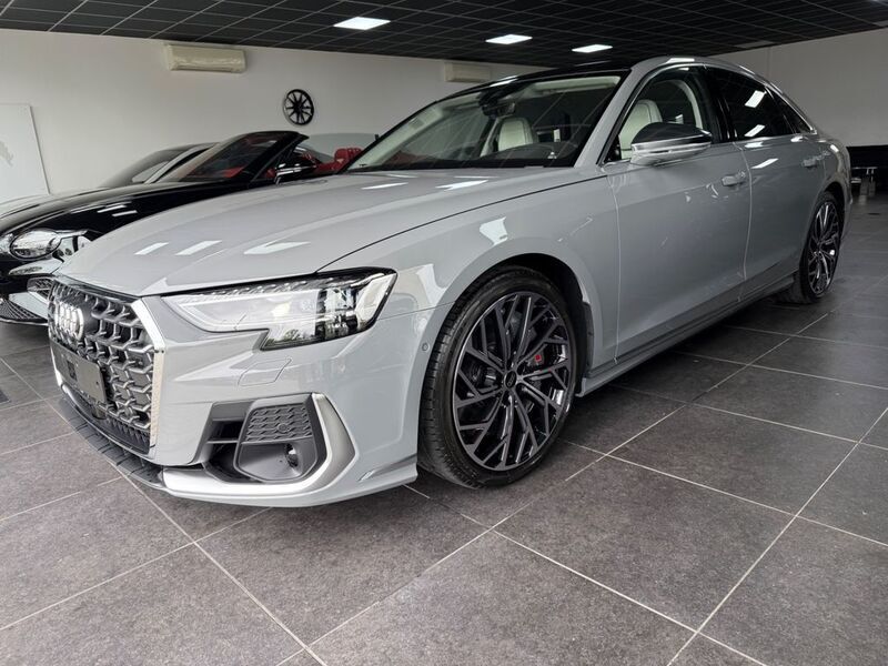 Neu Audi S8 571 PS (419 kW) 2025 Grau Limousine