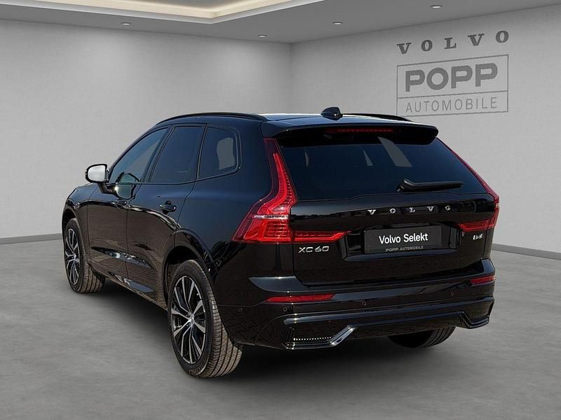 Gebraucht Volvo XC60 Plus 197 PS (144 kW) 2022 Onyx black / metallic SUV