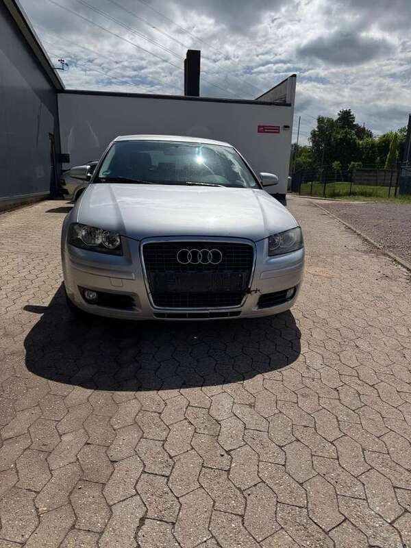 Silber Gebraucht 2005 Audi A3 Attraction Kleinwagen | 1.450 € (Guter Preis) - Bild 1/4