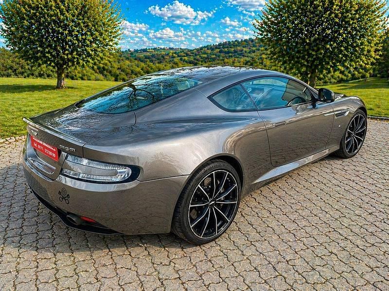 Second-hand Aston Martin DB9 547 CP (402 kW) 2016 Argintiu Coupe