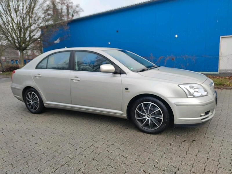 Gebraucht Toyota Avensis 147 PS (108 kW) 2004 Silber Kleinwagen